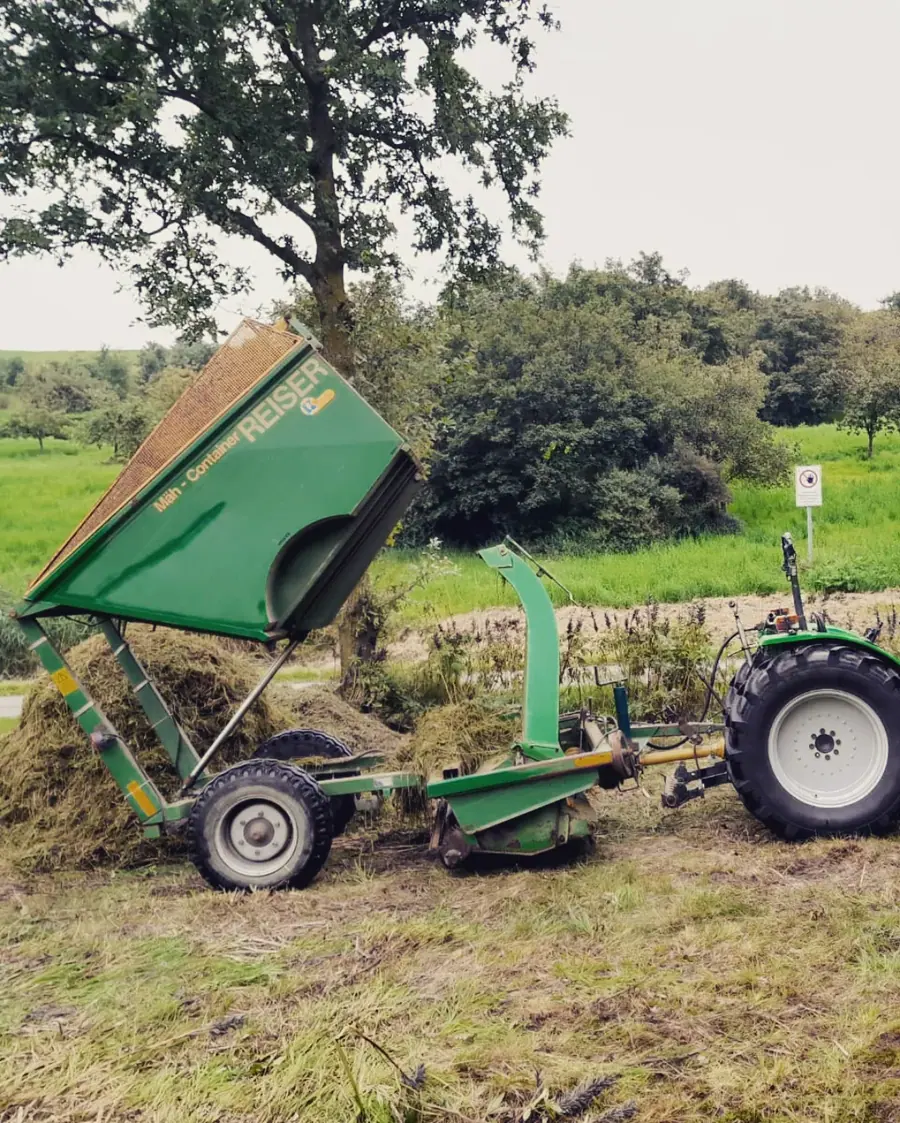 Landschaftspflege & Ansaat — Mähen, fräsen, säen, Rohlf Forstservice